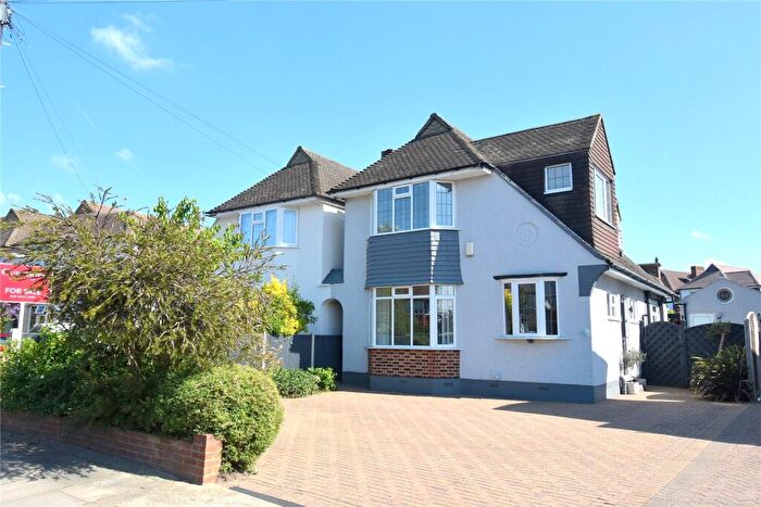 3 Bedroom Link Detached House For Sale In Motspur Park, New Malden, KT3