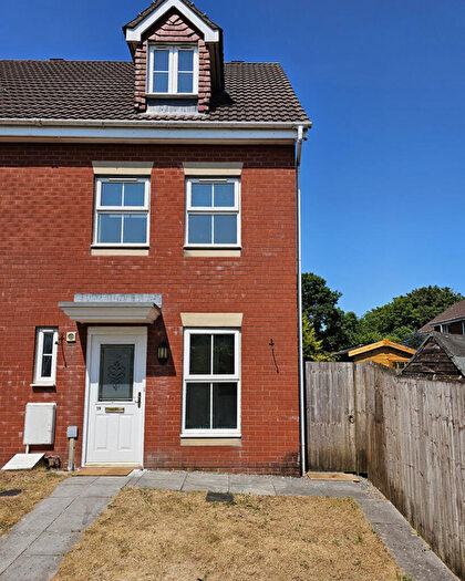 3 Bedroom Town House To Rent In Clos Springfield, Talbot Green., CF72