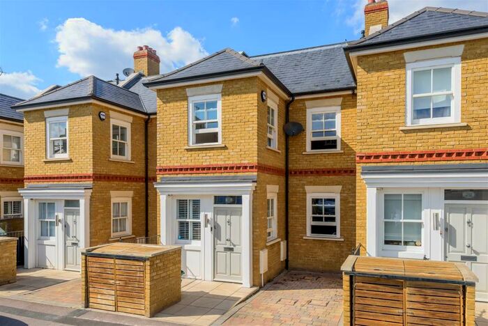 4 Bedroom Town House To Rent In Elton Road, Kingston Upon Thames, KT2