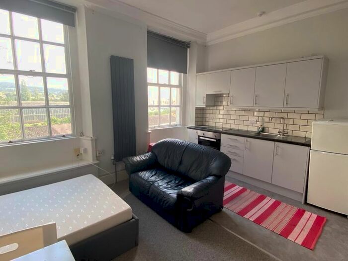 Studio To Rent In High Street, Bath, BA2