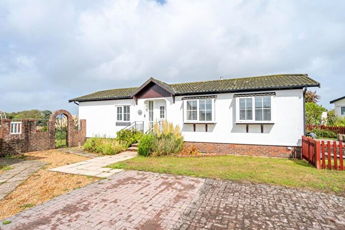 2 Bedroom Mobile/park Home For Sale In Barley Close, Mill Park, Bognor Regis, PO21