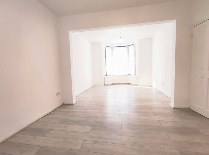 3 Bedroom House To Rent In Audrey Road, Ilford, IG1