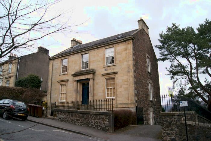 2 Bedroom Flat To Rent In G Irvine Place, Stirling, FK8