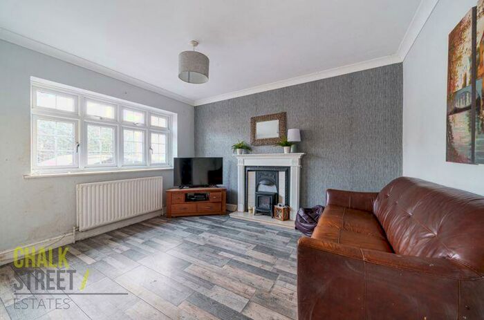 4 Bedroom Detached House For Sale In Osborne Road, Hornchurch, RM11