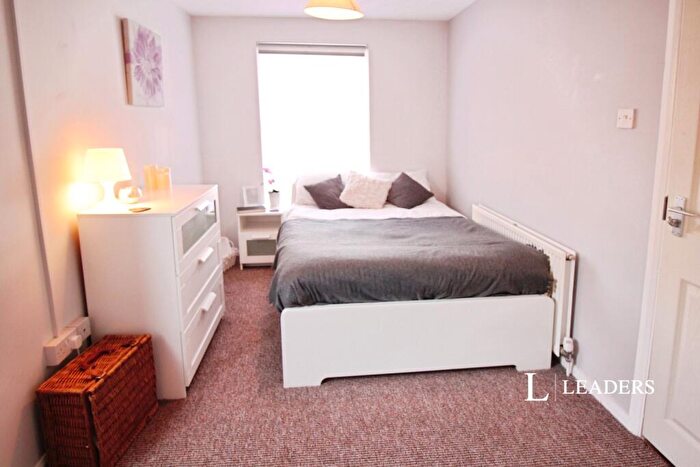 1 Bedroom House To Rent In Winchester Road, CO2