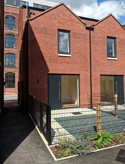 3 Bedroom End Of Terrace House To Rent In Stockport, SK5