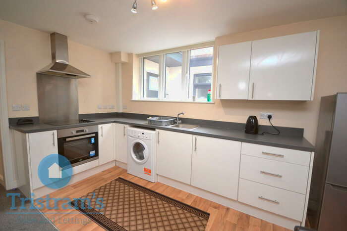 2 Bedroom Apartment To Rent In Flat, Kingswood House, Nottingham, NG5
