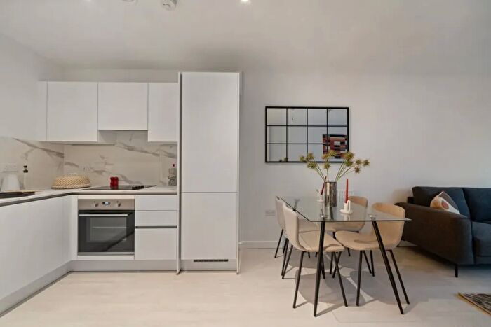 1 Bedroom Flat To Rent In Arusha Court, Farine Avenue, Hayes, UB3