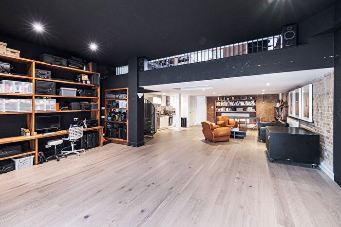 1 Bedroom Flat For Sale In Gowers Walk, London, E1