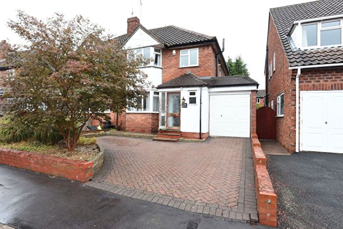3 Bedroom Semi-detached House For Sale In Kingswinford, Stewart Road, DY6