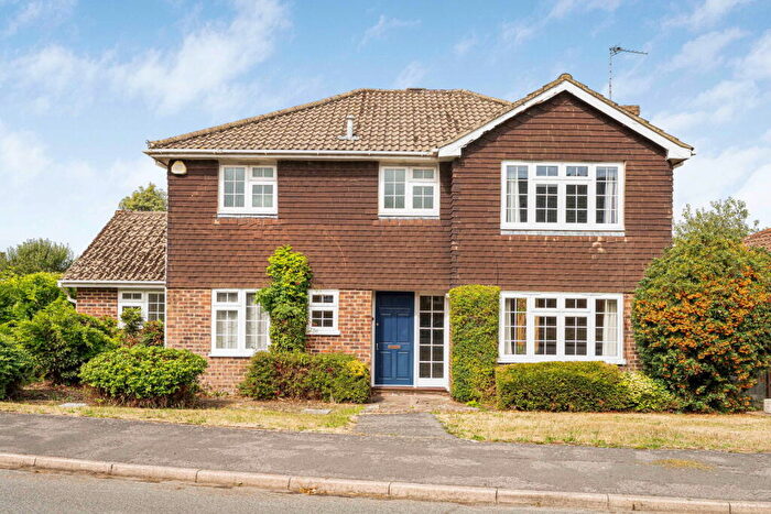 4 Bedroom Detached House For Sale In Goldfinch Gardens, Merrow Park, GU4