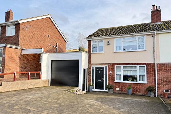 3 Bedroom Semi Detached House For Sale In Oak Close, St. Neots, Cambridgeshire., PE19