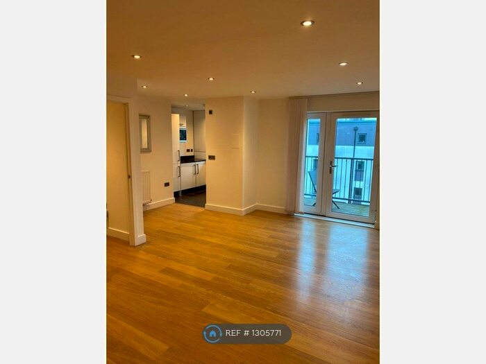 3 Bedroom Flat To Rent In Fairthorn Road, Greenwich, London SE7