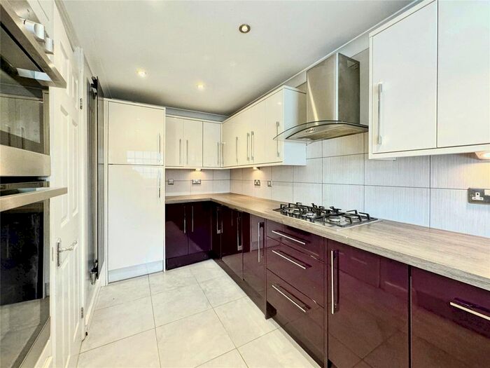 5 Bedroom Link Detached House To Rent In Embassy Close, Gillingham, Kent, ME7
