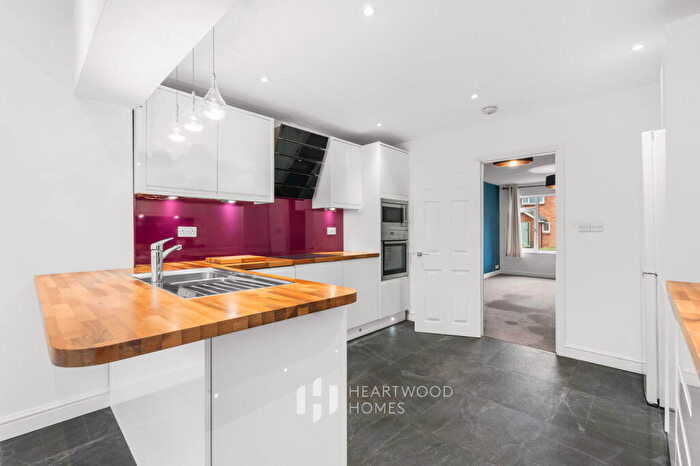 3 Bedroom Terraced House For Sale In The Leys, St. Albans, AL4