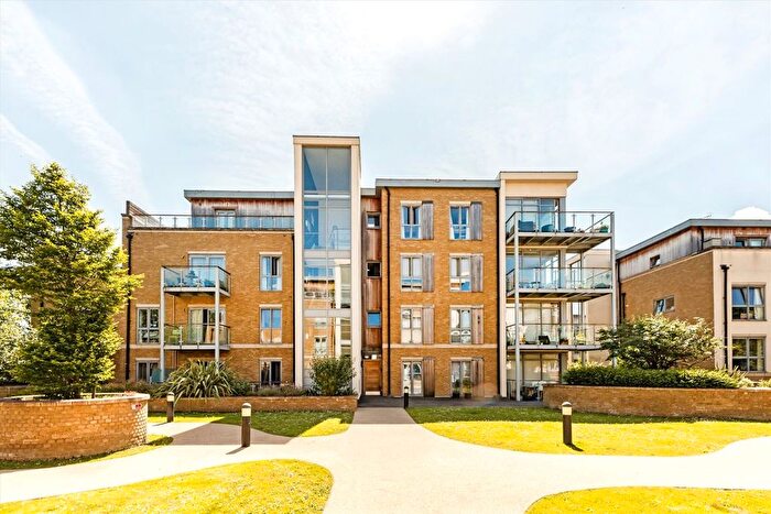 2 Bedroom Flat To Rent In Blagrove Road, Teddington, TW11