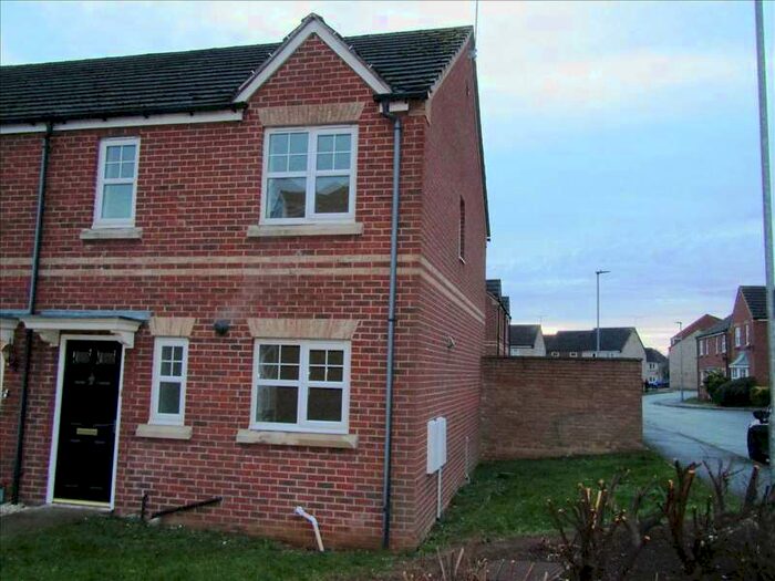 3 Bedroom Town House To Rent In Sycamore Crescent, Scunthorpe, DN16