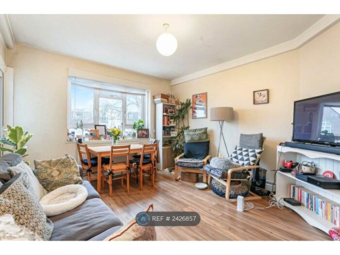 2 Bedroom Flat To Rent In Greenleaf Close, London, SW2
