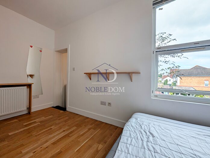 Studio To Rent In Hounslow, TW3