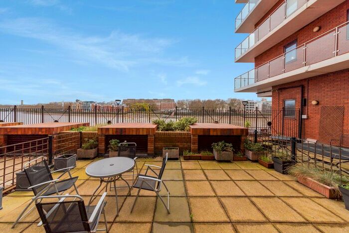 2 Bedroom Flat To Rent In Elm Quay Court, Vauxhall, London, SW8