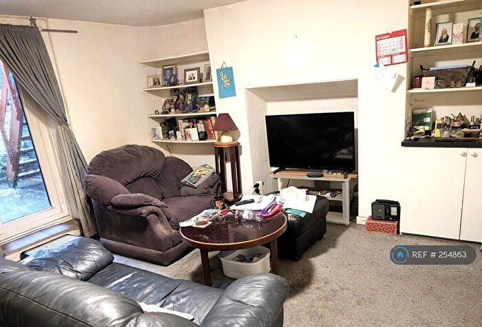 2 Bedroom Flat To Rent In Eastbrook Place, Dover, CT16