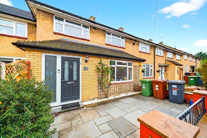 3 Bedroom Terraced House For Sale In Barton Way, Borehamwood, WD6