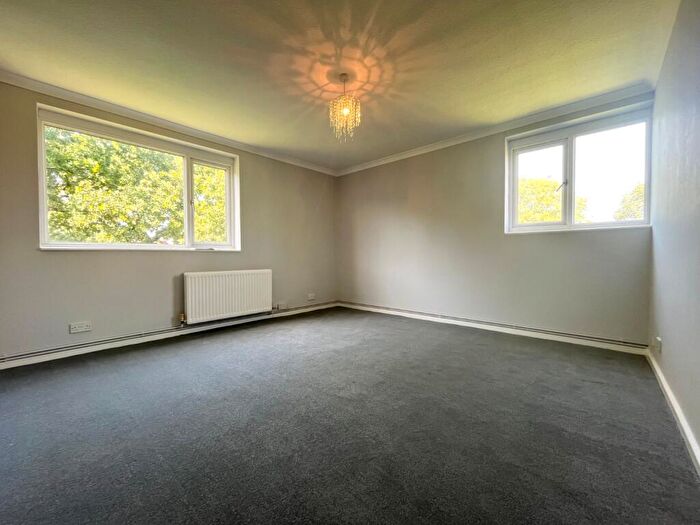 1 Bedroom Flat To Rent In Green Hill Way, Shirley, Solihull, B90