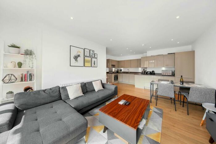 2 Bedroom Flat To Rent In Violet Road, London, E3