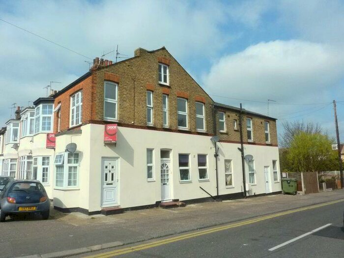 2 Bedroom Flat To Rent In Gainsborough Drive, Westcliff-On-Sea, SS0