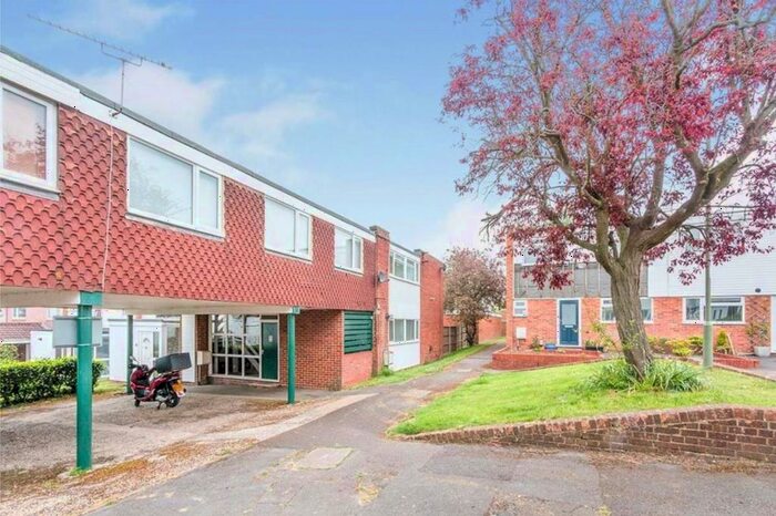 2 Bedroom Flat To Rent In Beaulieu Court, Basingstoke, RG21