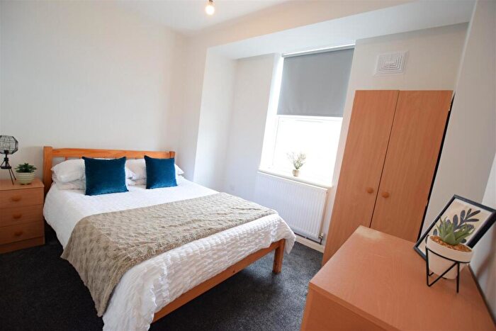 1 Bedroom Flat To Rent In Newark Road - Student House - /, LN5