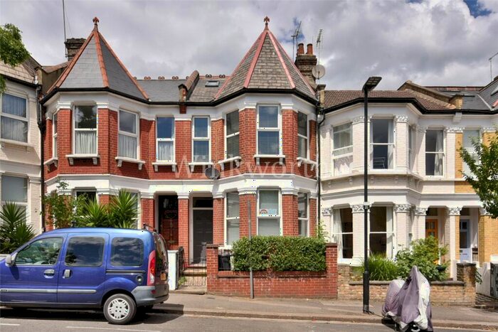 3 Bedroom Apartment To Rent In Seymour Road, London, N8