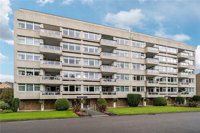 2 Bedroom Flat For Sale In Byron Court, Beech Grove, Harrogate, North Yorkshire, HG2