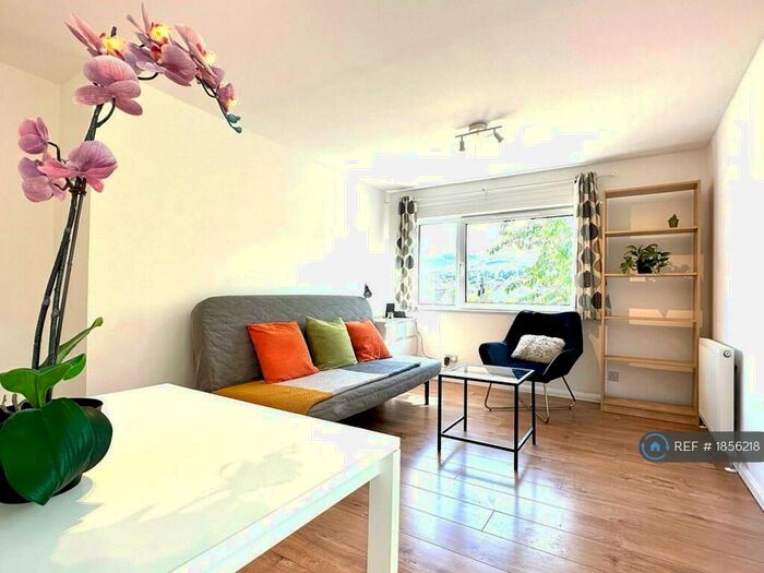 2 Bedroom Flat To Rent In Oxgangs Crescent, Edinburgh, EH13