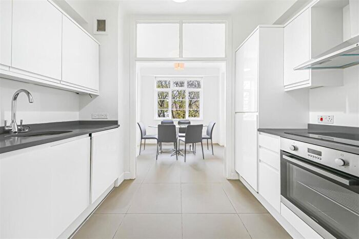 2 Bedroom Flat To Rent In Grove End Gardens, St Johns Wood, London, NW8