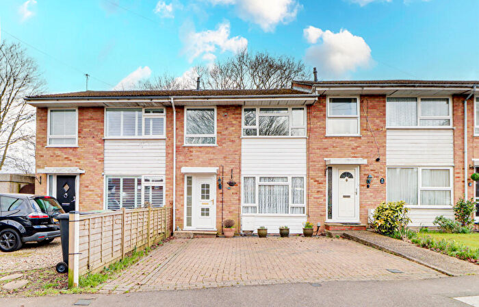 3 Bedroom Terraced House For Sale In Cedarwood Drive, St. Albans, Hertfordshire, AL4