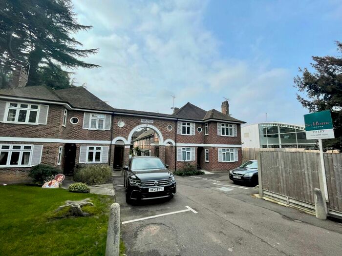 2 Bedroom Maisonette To Rent In High Trees, High Road, N20