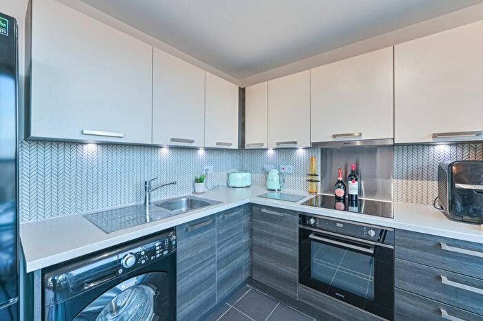 2 Bedroom Flat To Rent In Ashmore Road, Woolwich, London, SE18