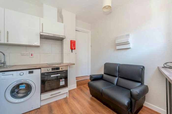 1 Bedroom Studio To Rent In Uxbridge Road, Shepherd's Bush, London, W12