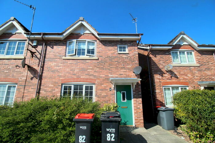 3 Bedroom End Of Terrace House To Rent In Sandwell Avenue, FY5