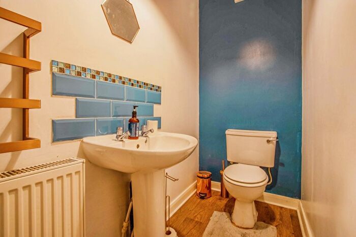 4 Bedroom Detached House For Sale In Potovens Lane, Outwood, Wakefield, West Yorkshire, WF1