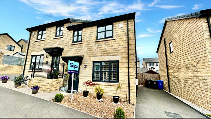 3 Bedroom Semi-Detached House For Sale In Windermere Avenue, Colne, BB8