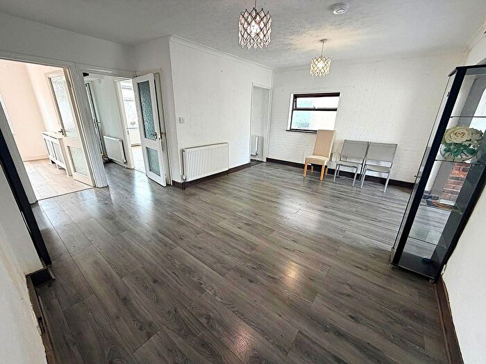 3 Bedroom Bungalow To Rent In Hubert Road, Rainham, RM13