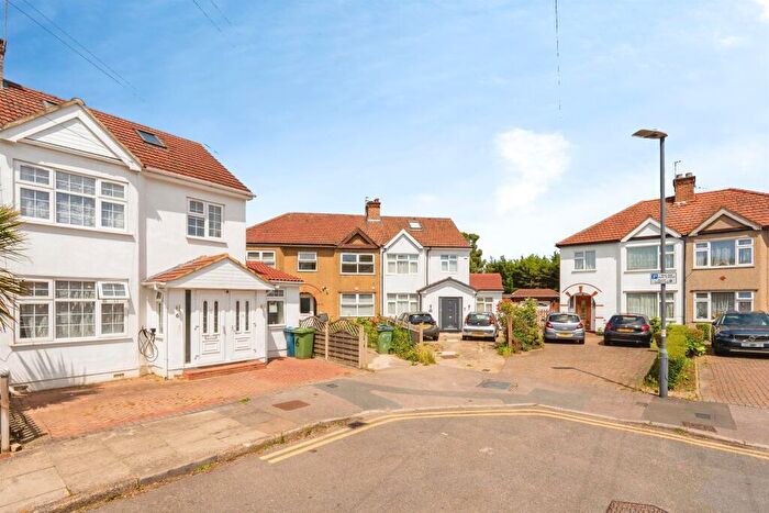 6 Bedroom Semi-Detached House For Sale In View Close, Harrow, HA1