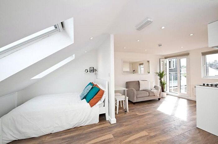Studio To Rent In Bloemfontein Road, Shepherds Bush, London, W12