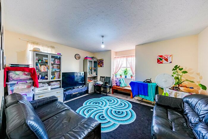 2 Bedroom Flat For Sale In Hyacinth Close, Ilford, IG1
