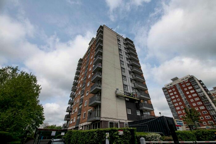 2 Bedroom Flat For Sale In Lakeside Rise, Blackley, M9