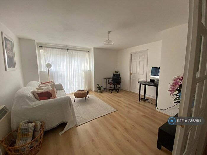 2 Bedroom Flat To Rent In Evelyn Place, Chelmsford, CM1