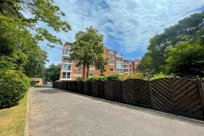 3 Bedroom Flat To Rent In St. James Court, Poole, BH13