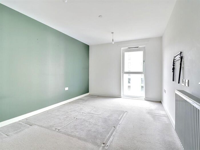 2 Bedroom Apartment To Rent In Canary Quay, Norwich, NR1